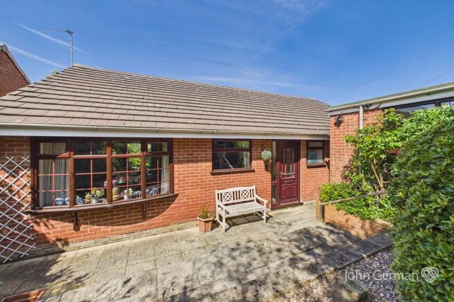 3 bed property, in Hawthorn Crescent, £300,000