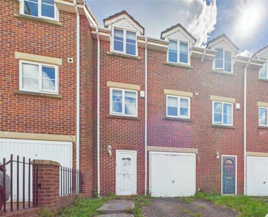 3 bed property, in Francis Way, £114,950