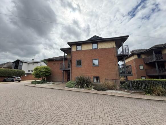 2 bed property, in 21 Water End, £115,000