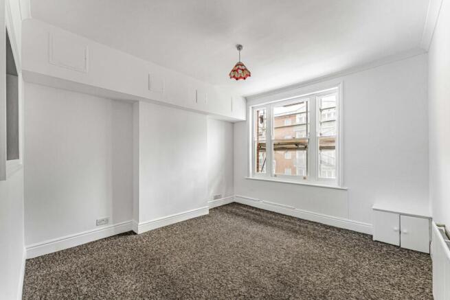 1 bed property, in Commercial Road, £310,000