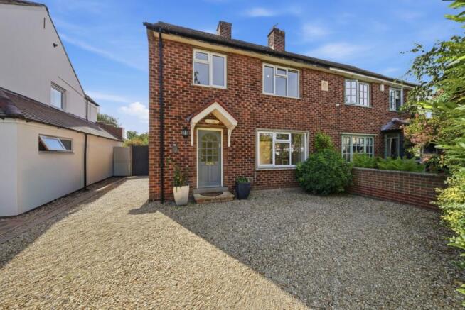 3 bed property, in Wellin Lane, £325,000