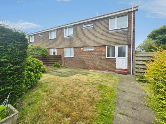 2 bed property, in Falmouth Walk, £95,000