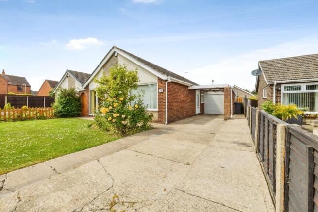 3 bed property, in Saxon Close, £210,000