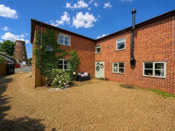 4 bed property, in Northgate, £480,000