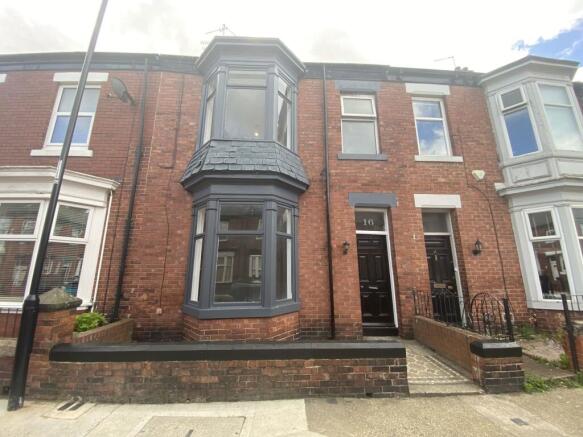 4 bed property, in Cuba Street, £160,000