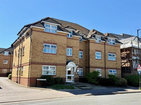 1 bed property, in Sydenham Gardens, £210,000