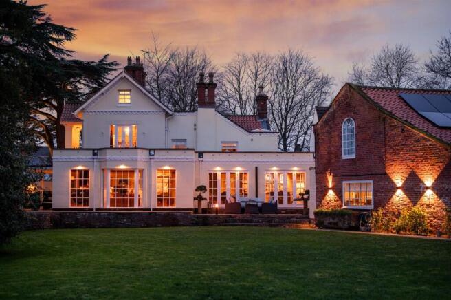 5 bed property, in High Street, £1,250,000