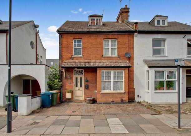 4 bed property, in Graham Road, £575,000