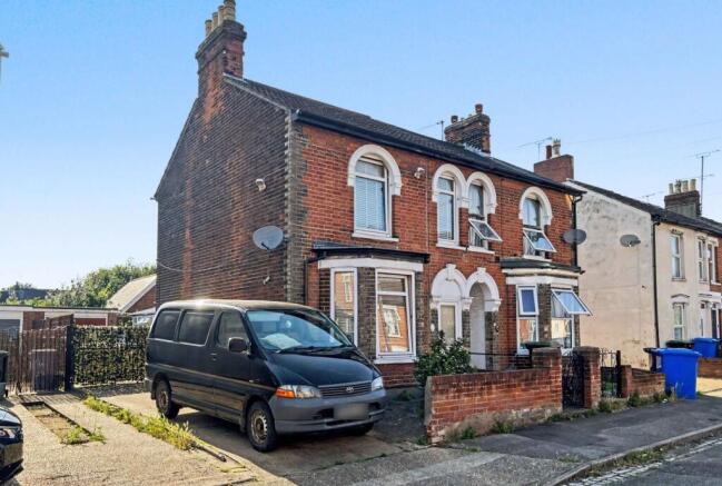 3 bed property, in 18 Levington Road, £140,000