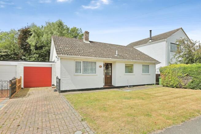 2 bed property, in Park Road, £180,000