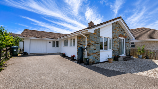 3 bed property, in Belmont Close, £335,000