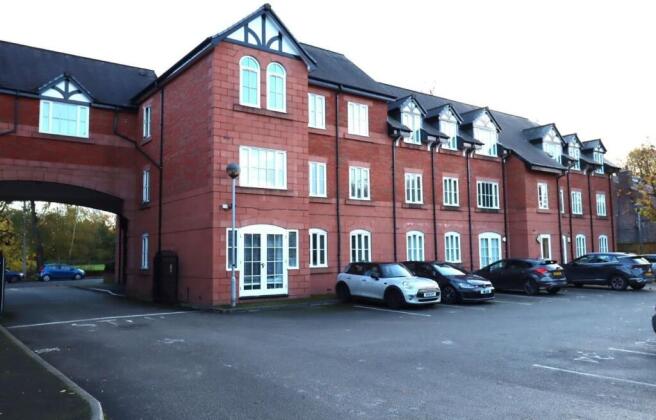 2 bed property, in Woodholme Court, £115,000