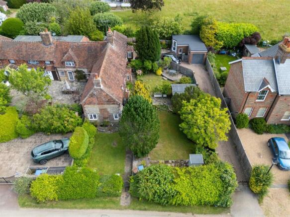 3 bed property, in Henfield Common North, £400,000