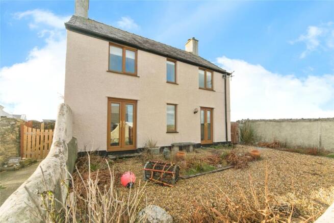 5 bed property, in Cemaes Bay, £485,000