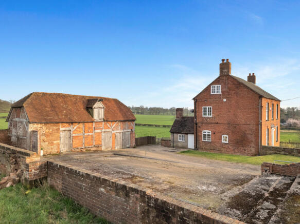 5 bed property, in Meriden Road, £1,000,000
