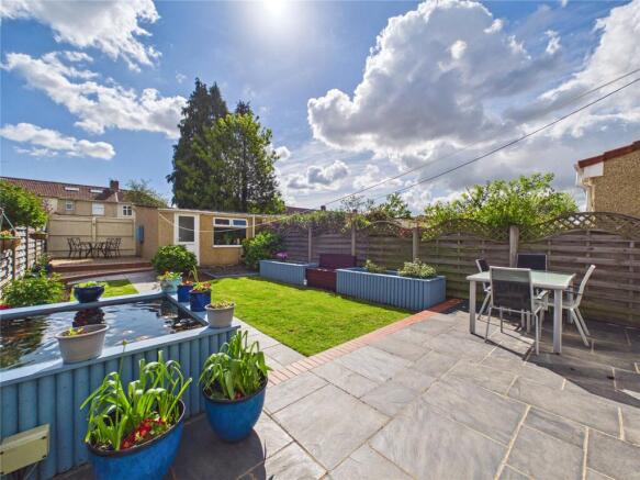3 bed property, in Birchwood Road, £425,000