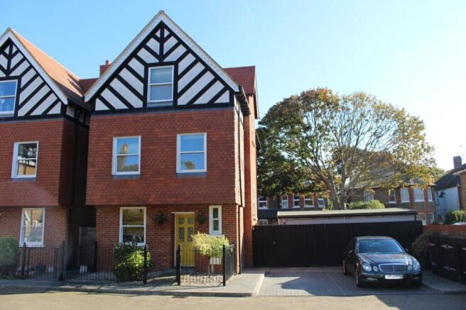 4 bed property, in Tidewell Mews, £500,000