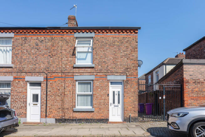 2 bed property, in Meredith Street, £122,000