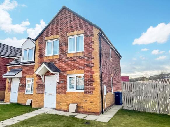 3 bed property, in Douglass Close, £165,000