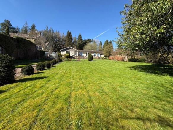 4 bed property, in Flasby Garth, £825,000