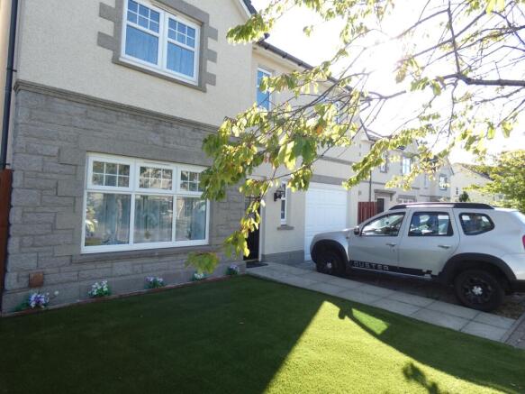 4 bed property, in Morrison's Croft Crescent, £300,000