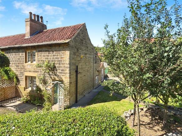 2 bed property, in Lidget Lane, £300,000