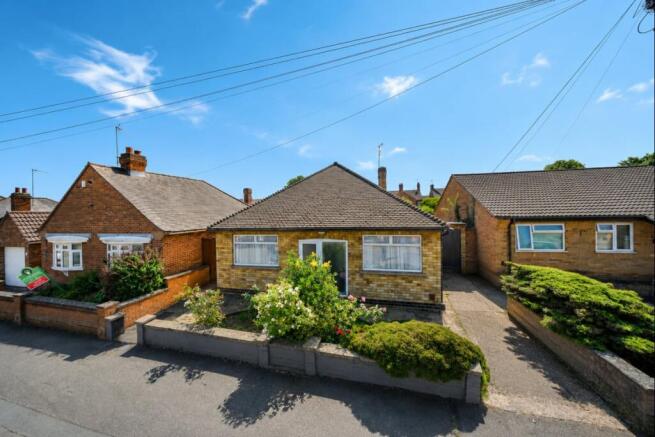 3 bed property, in Neale Avenue, £290,000
