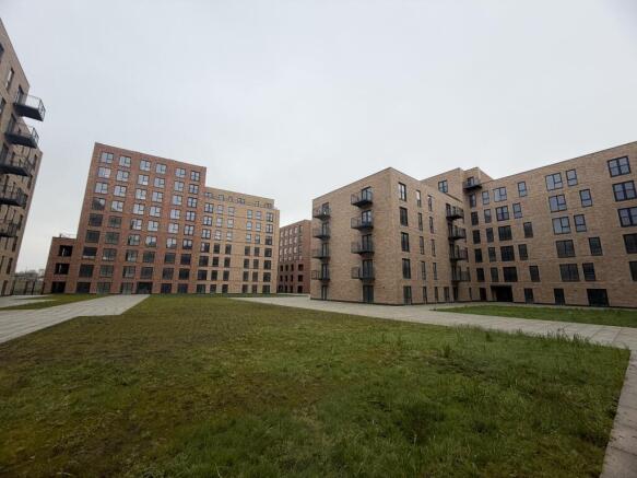 2 bed property, in Bridgewater Wharf, £260,000