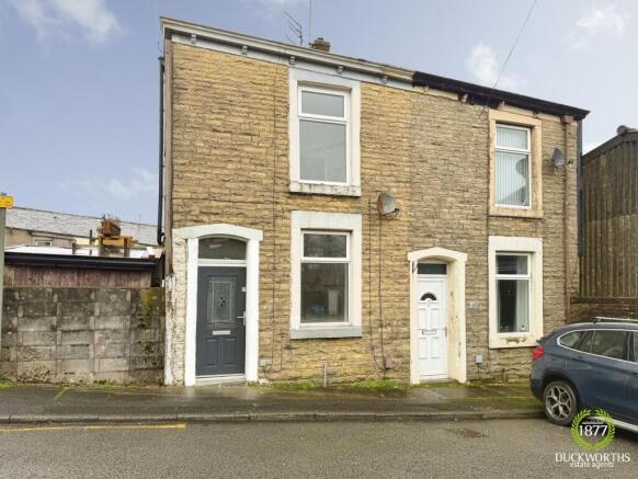 2 bed property, in Ashworth Street, £75,000