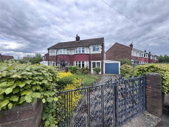 3 bed property, in Monsal Avenue, £270,000
