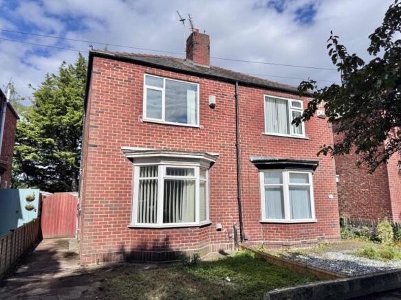 2 bed property, in Hewitson Road, £80,000