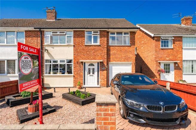4 bed property, in Ancaster Avenue, £200,000