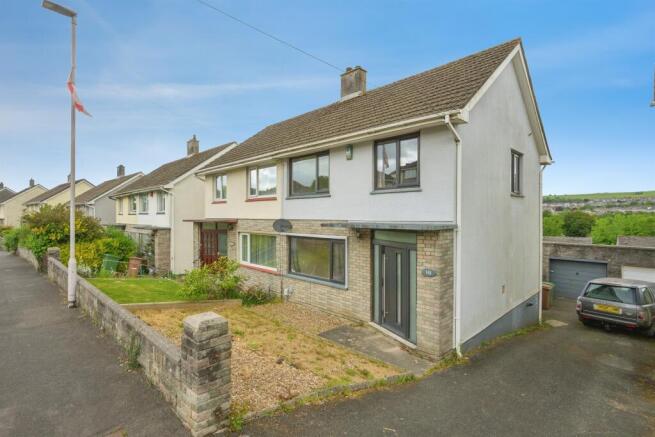 3 bed property, in Underlane, £231,000
