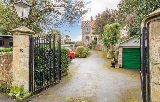 7 bed property, in Stunning Victorian Residence - Trinity Road, £1,150,000