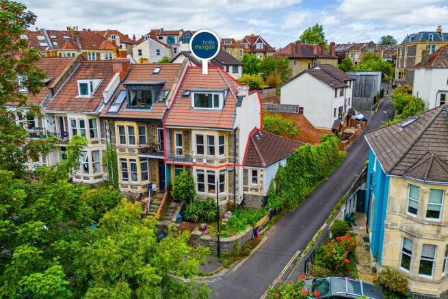 3 bed property, in Hurlingham Road, £350,000