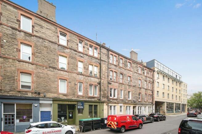 2 bed property, in 29/3F1, £220,000