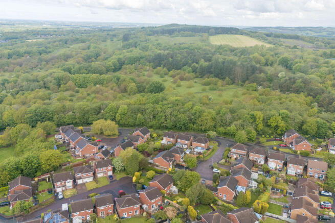 4 bed property, in Annandale Gardens, £325,000