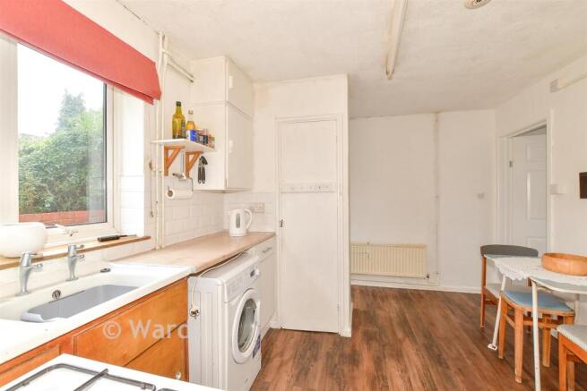 3 bed property, in Priest Avenue, £270,000