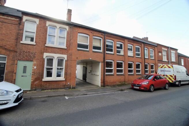 1 bed property, in King Street, £122,500