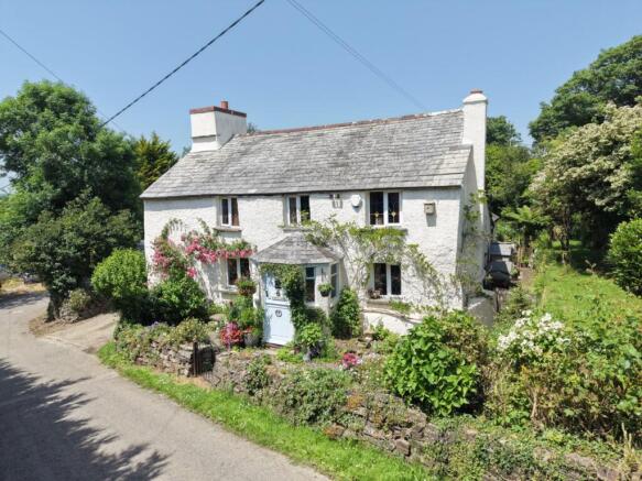 5 bed property, in Tregadillett, £565,000