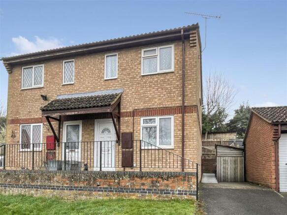 2 bed property, in Linkway, £200,000