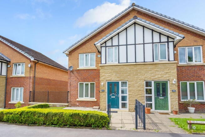 3 bed property, in Broadbottom Road, £285,000