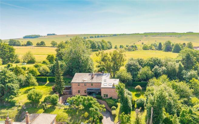 6 bed property, in High Street, £675,000