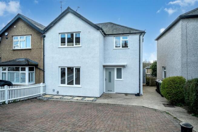 3 bed property, in Old London Road, £845,000