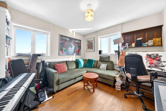 2 bed property, in Rectory Road, £180,000