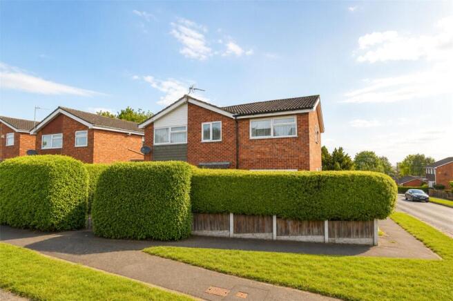4 bed property, in Kylemore Drive, £325,000