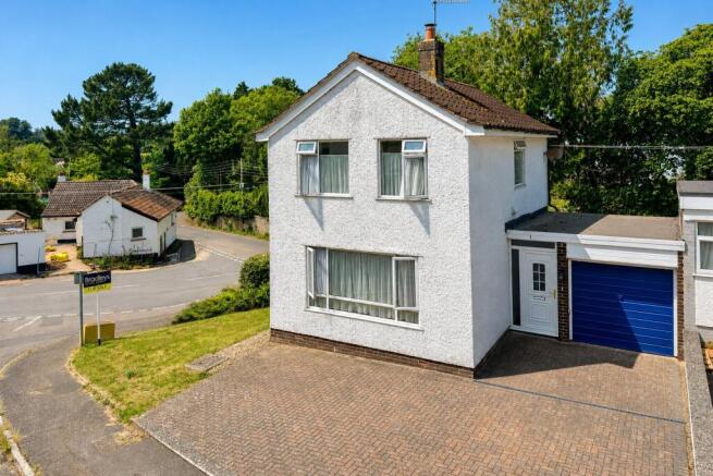 3 bed property, in Barton Orchard, £300,000