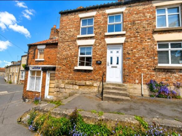 2 bed property, in Potter Hill, £200,000