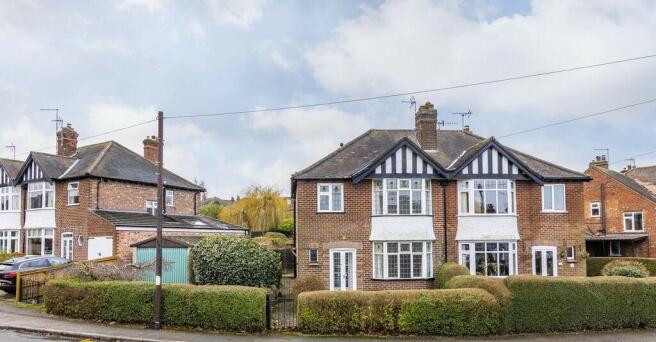 3 bed property, in 4 Rodney Road, £300,000