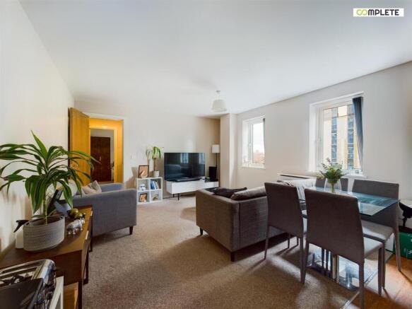 1 bed property, in Park Rise, £130,000